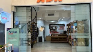 Interior de tienda naturista ADN SPORT en Zapopan