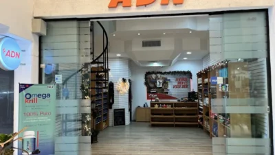 Interior de tienda naturista ADN SPORT en Zapopan