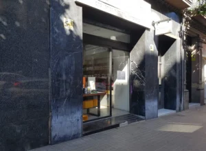 Interior de tienda naturista Adonia - Cosmética Natural & Ecológica - Adonia natur en Barcelona