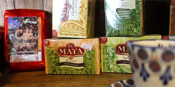 Interior de tienda naturista Al Natur en Quetzaltenango