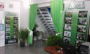 Interior de tienda naturista Arco Iris Laboratorio en Maracay