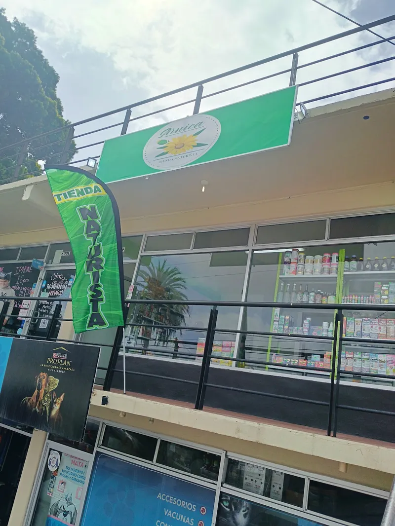 Interior de tienda naturista ARNICA CENTRO NATURISTA en Ensenada