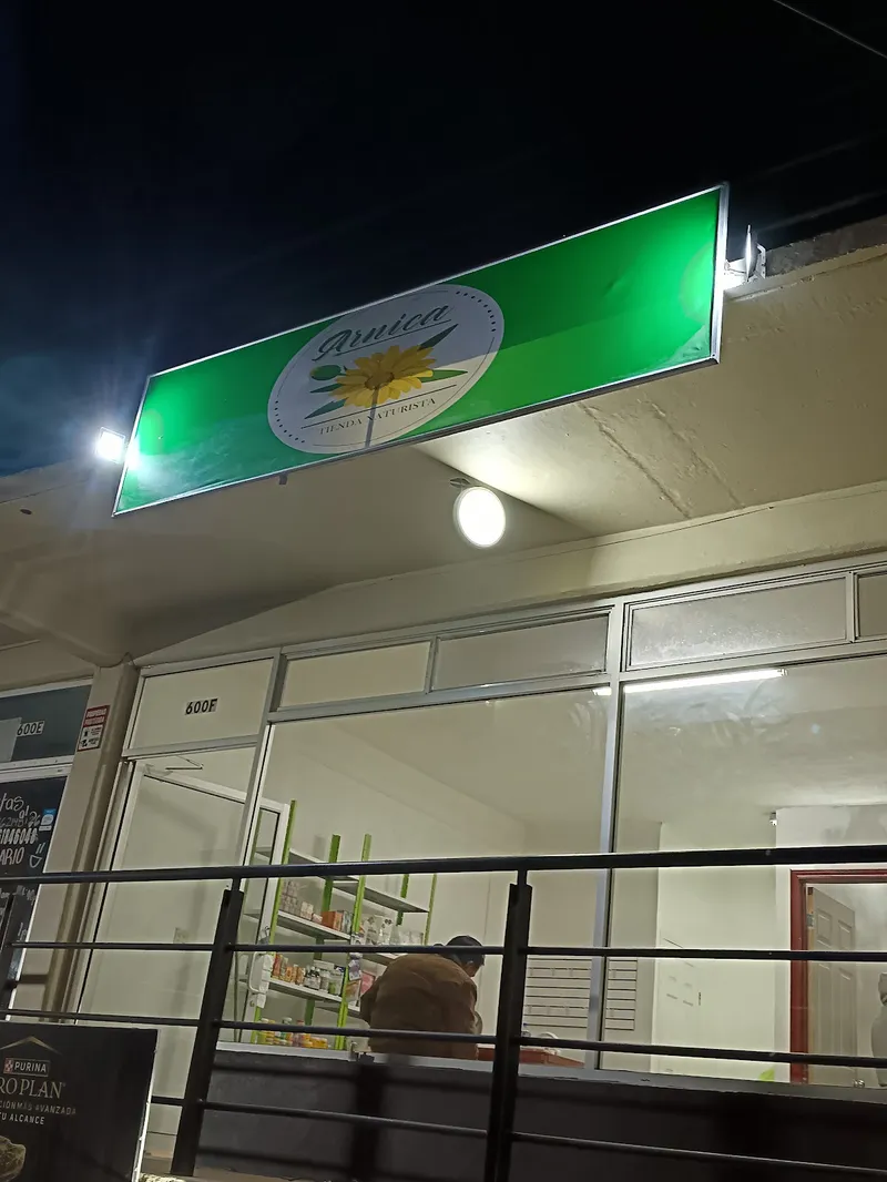 Interior de tienda naturista ARNICA CENTRO NATURISTA en Ensenada