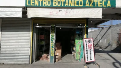 Interior de tienda naturista Centro Botánico Azteca en Saltillo