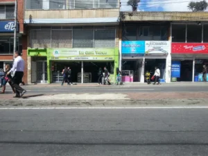 Interior de tienda naturista Centro Naturista La Casa Verde en Bogotá
