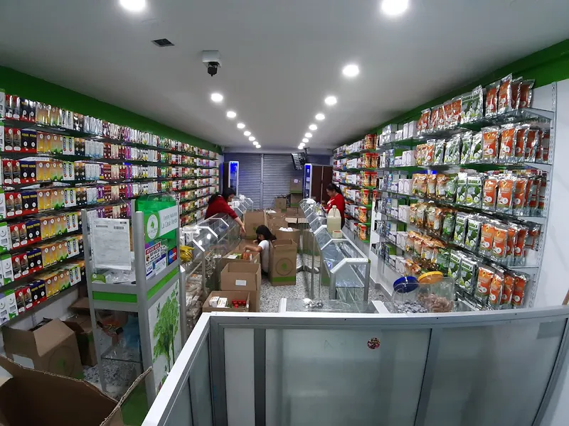 Interior de tienda naturista Centro Naturista La Casa Verde en Bogotá