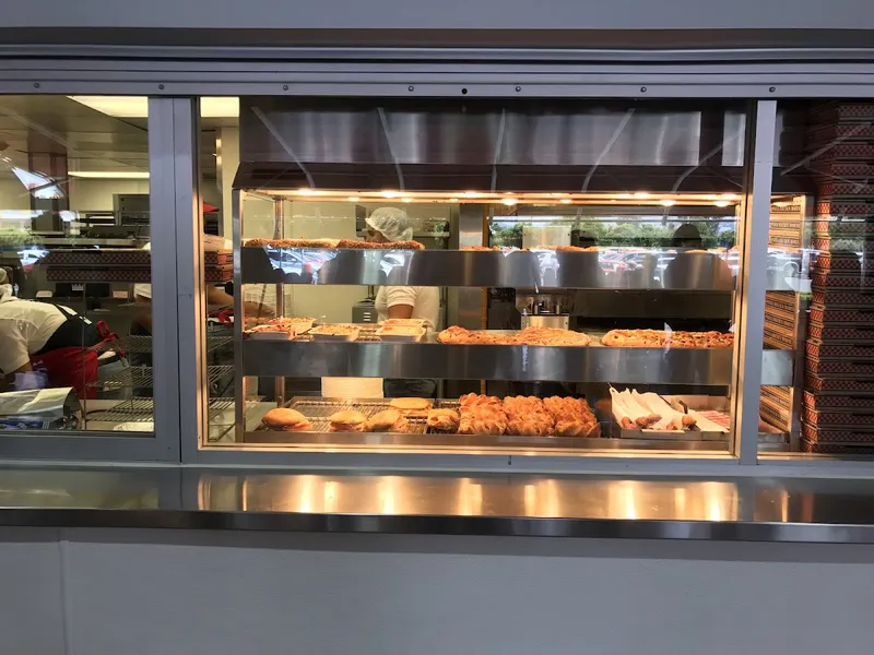 Interior de tienda naturista Costco Querétaro en Santiago de Querétaro