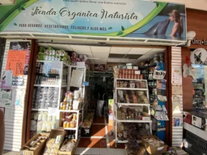Interior de tienda naturista Delfínatura en San Francisco Coaxusco