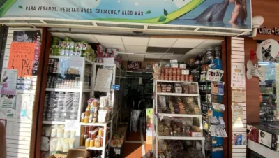 Interior de tienda naturista Delfínatura en San Francisco Coaxusco
