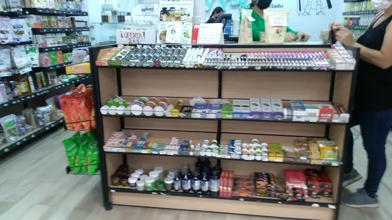 Interior de tienda naturista El Girasol Natural Market en Guadalupe