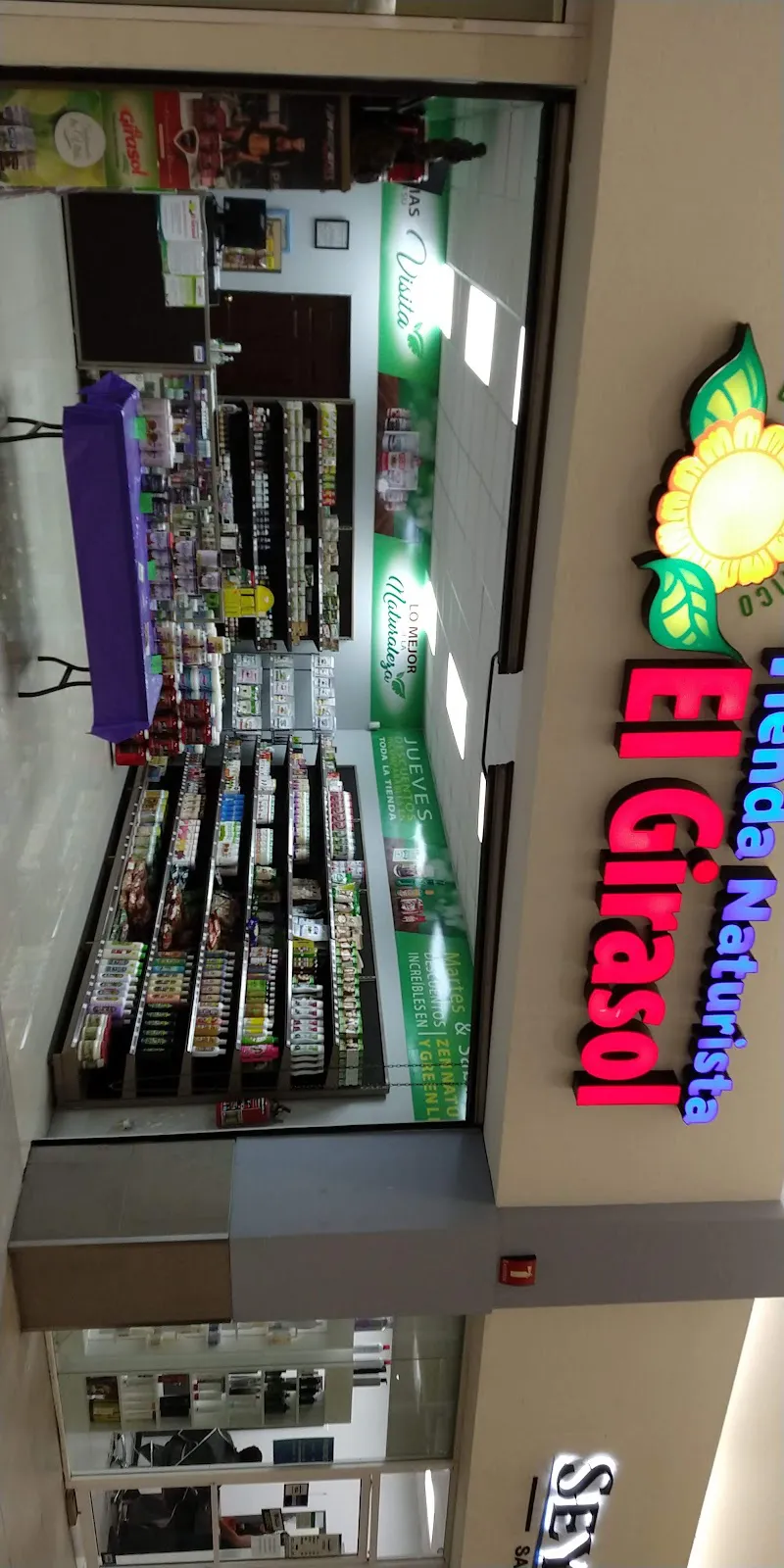 Interior de tienda naturista El Girasol Tienda Naturista en Monterrey