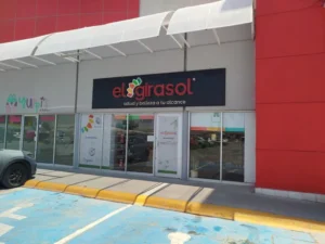 Interior de tienda naturista El Girasol en Torreón