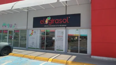 Interior de tienda naturista El Girasol en Torreón