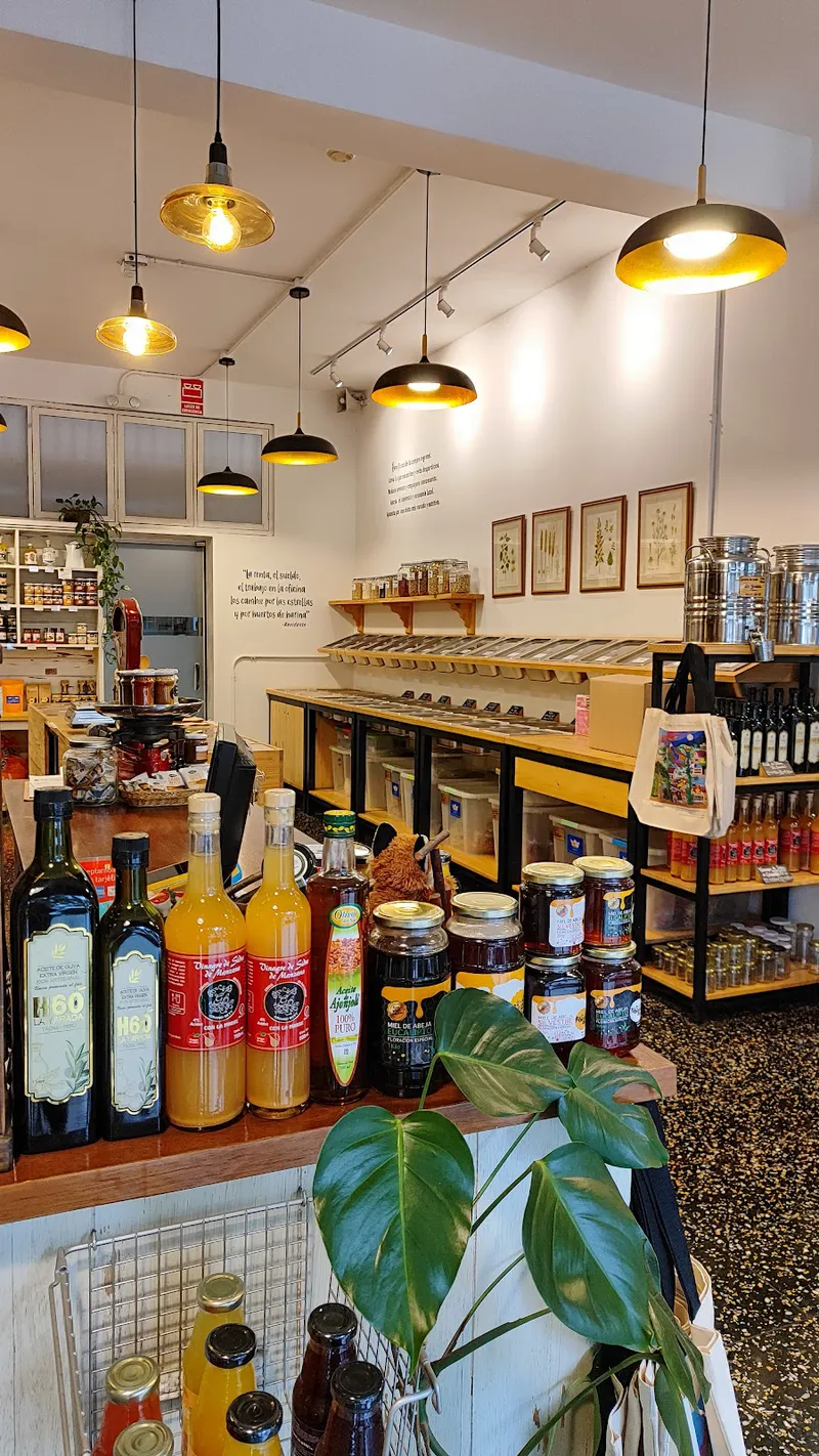 Interior de tienda naturista El Granero de Lima en Lince