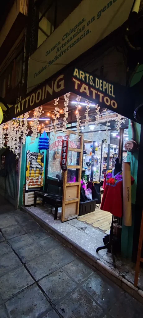 Interior de tienda naturista El Huacal - Diseño Mexicano en Ciudad de México