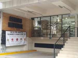 Interior de tienda naturista Estado Natural en Ciudad de México