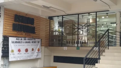 Interior de tienda naturista Estado Natural en Ciudad de México
