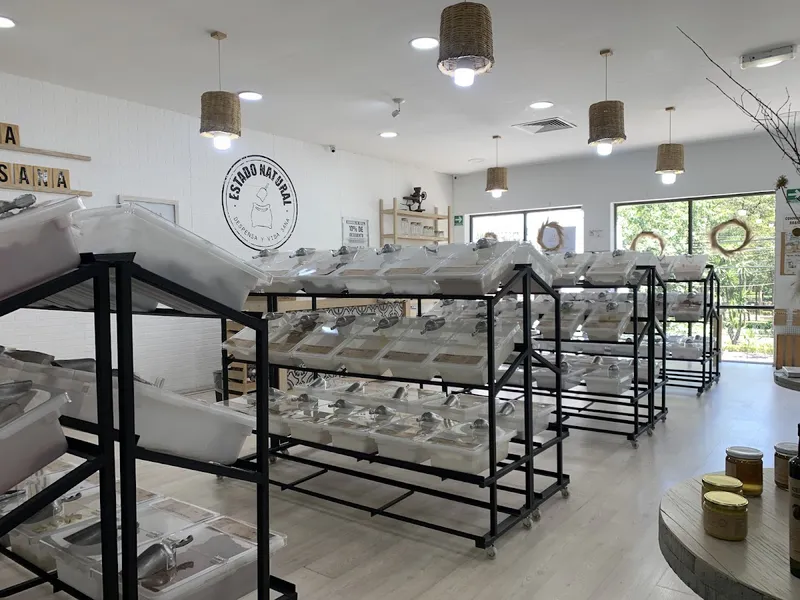 Interior de tienda naturista Estado Natural en Ciudad de México