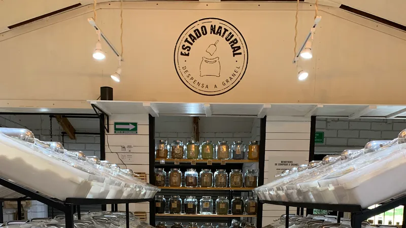 Interior de tienda naturista Estado Natural en Naucalpan de Juárez