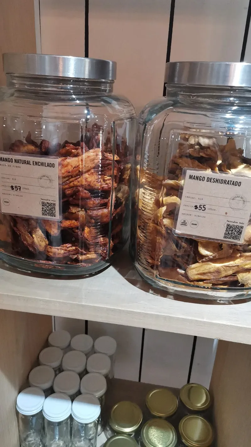 Interior de tienda naturista Estado Natural en Naucalpan de Juárez