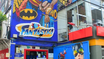 Interior de tienda naturista Fantástico Comics en Ciudad de México