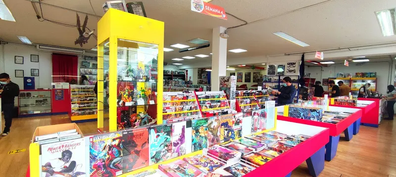 Interior de tienda naturista Fantástico Comics en Ciudad de México