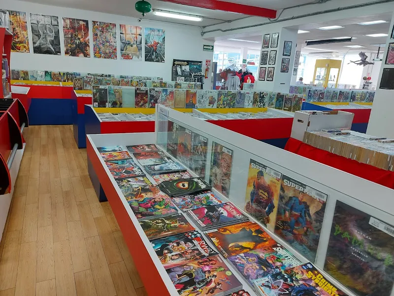 Interior de tienda naturista Fantástico Comics en Ciudad de México