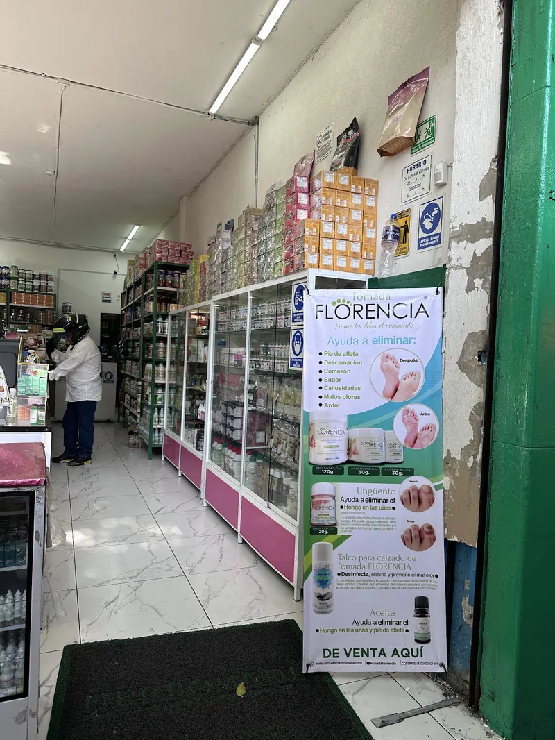Interior de tienda naturista Herbomedi en Ciudad de México