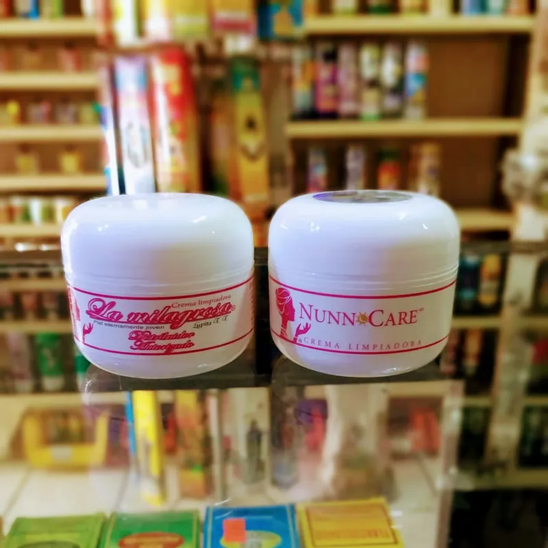 Interior de tienda naturista Hierberia y Tienda Naturista Flor de Lis en Monterrey