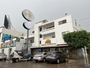 Interior de tienda naturista Jung Real Food Centro en Hermosillo