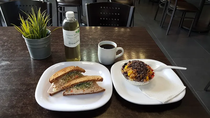 Interior de tienda naturista Jung Real Food Centro en Hermosillo