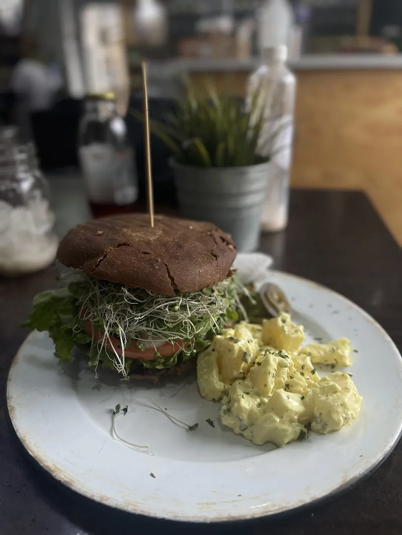 Interior de tienda naturista Jung Real Food Centro en Hermosillo
