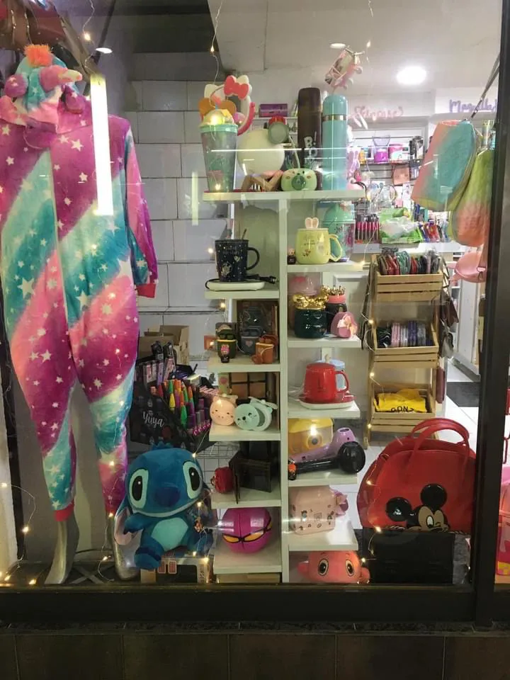 Interior de tienda naturista Kosui Makeup Shop en Ciudad de México