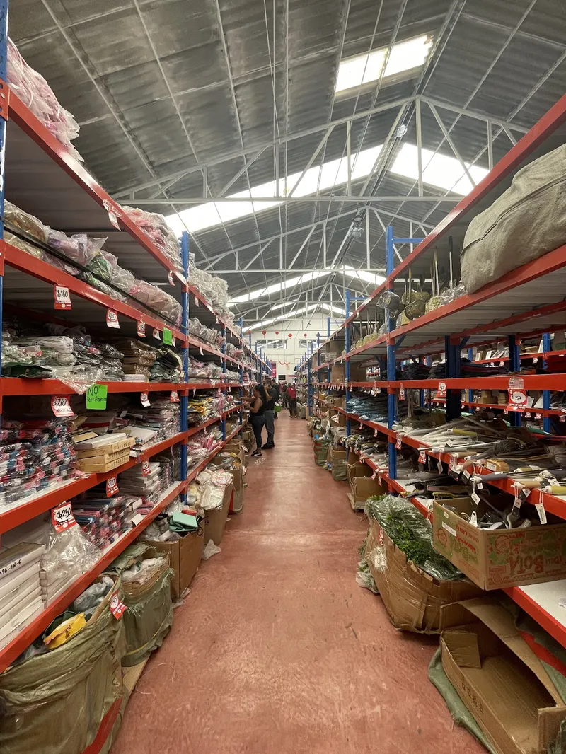 Interior de tienda naturista La Bodega China en Ciudad de México