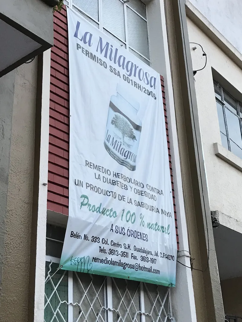 Interior de tienda naturista La Milagrosa en Guadalajara