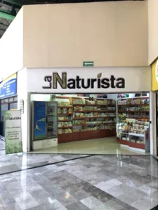 Interior de tienda naturista La Naturista en Ciudad de México