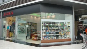 Interior de tienda naturista La Naturista en México