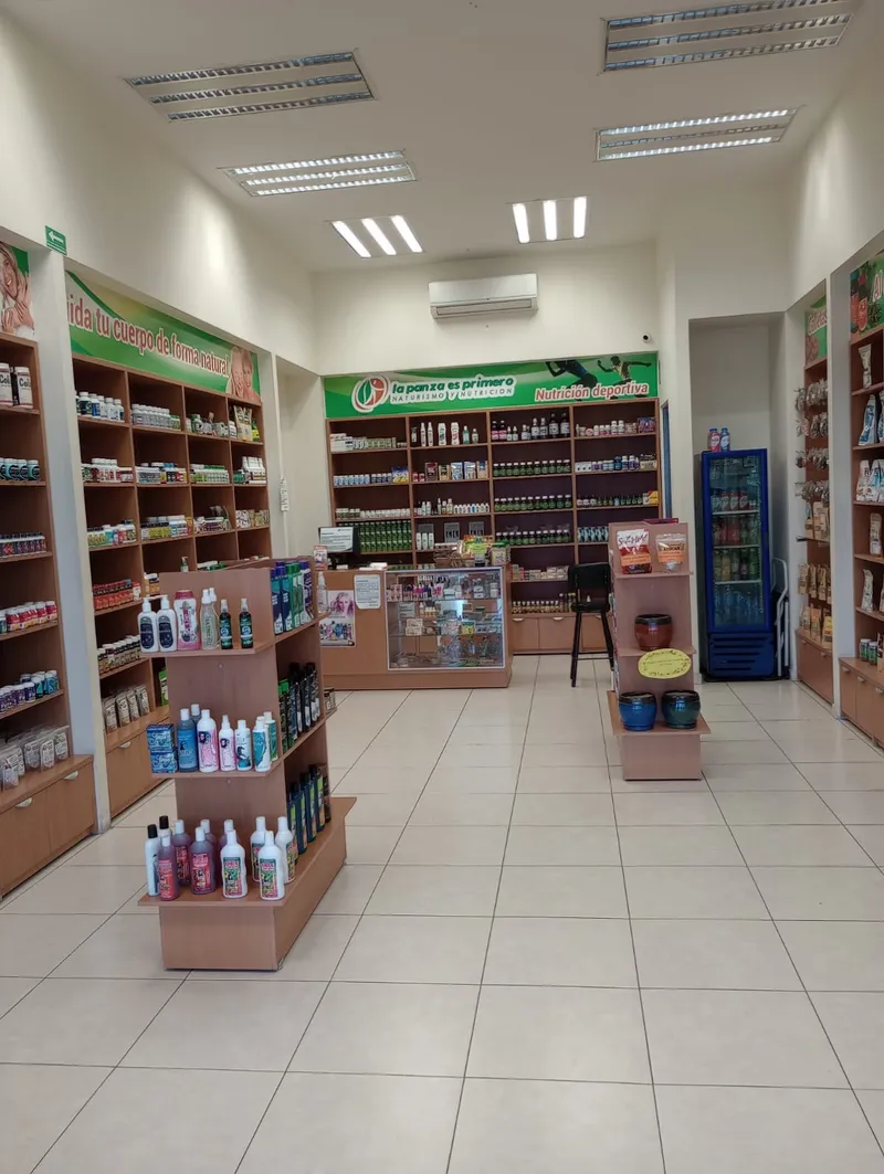 Interior de tienda naturista LA PANZA ES PRIMERO Naturismo y Nutricion en Zapopan