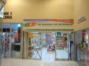 Interior de tienda naturista La Panza es Primero en Puerto Vallarta