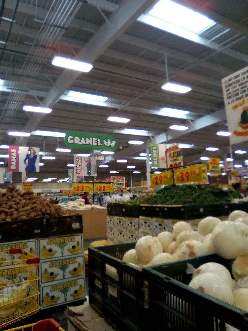 Interior de tienda naturista Mi Tienda del Ahorro en Reynosa