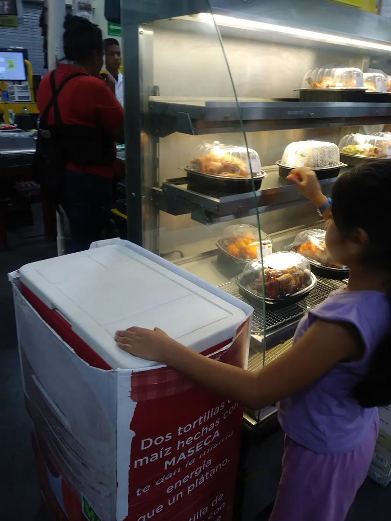 Interior de tienda naturista Mi Tienda del Ahorro en Reynosa