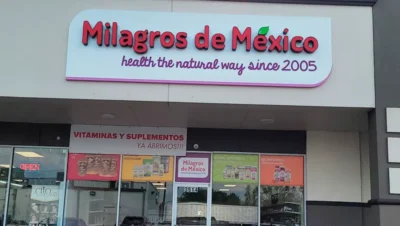 Interior de tienda naturista Milagros de Mexico en Houston