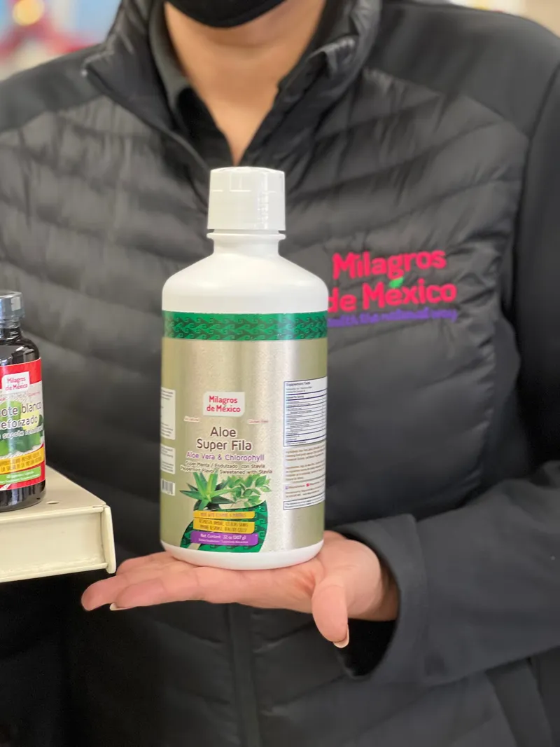 Interior de tienda naturista Milagros de Mexico en Houston