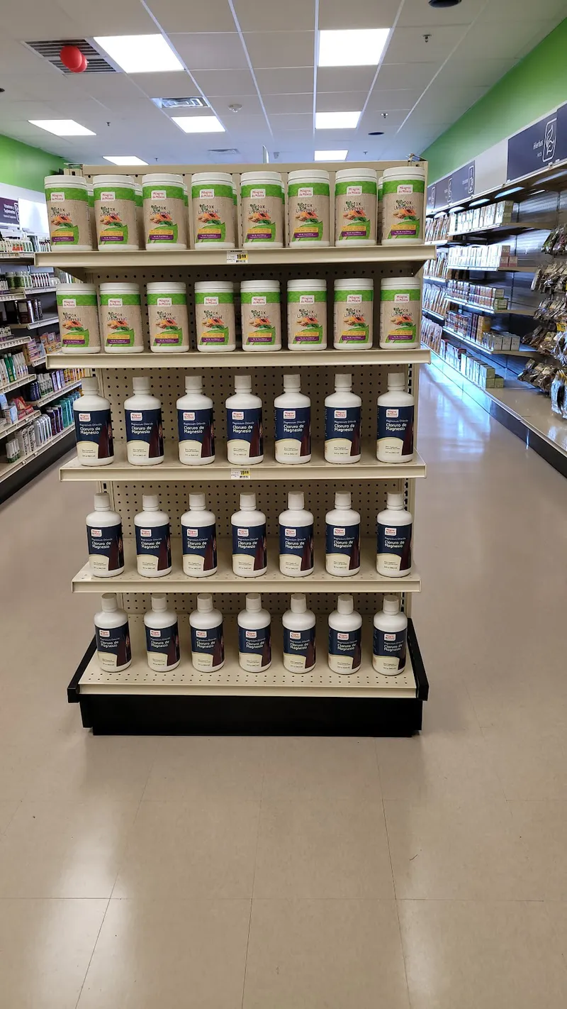 Interior de tienda naturista Milagros de Mexico en Houston