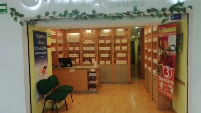 Interior de tienda naturista Natur House en Ciudad de México