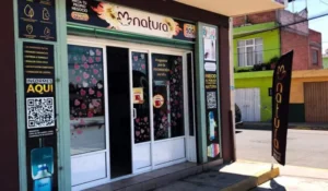 Interior de tienda naturista Natura Cholula en San Pedro Cholula