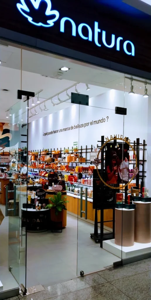 Interior de tienda naturista Natura en Ciudad de México