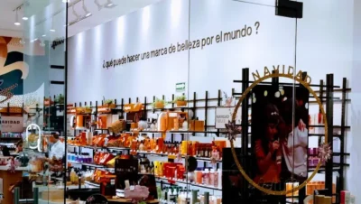 Interior de tienda naturista Natura en Ciudad de México