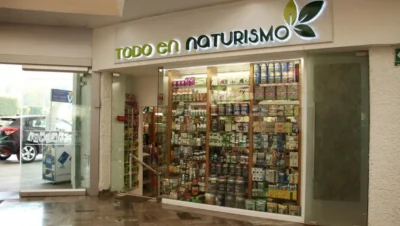 Interior de tienda naturista Natura Familiar Soriana Miramontes en Ciudad de México