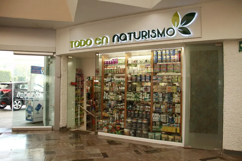 Interior de tienda naturista Natura Familiar Soriana Miramontes en Ciudad de México